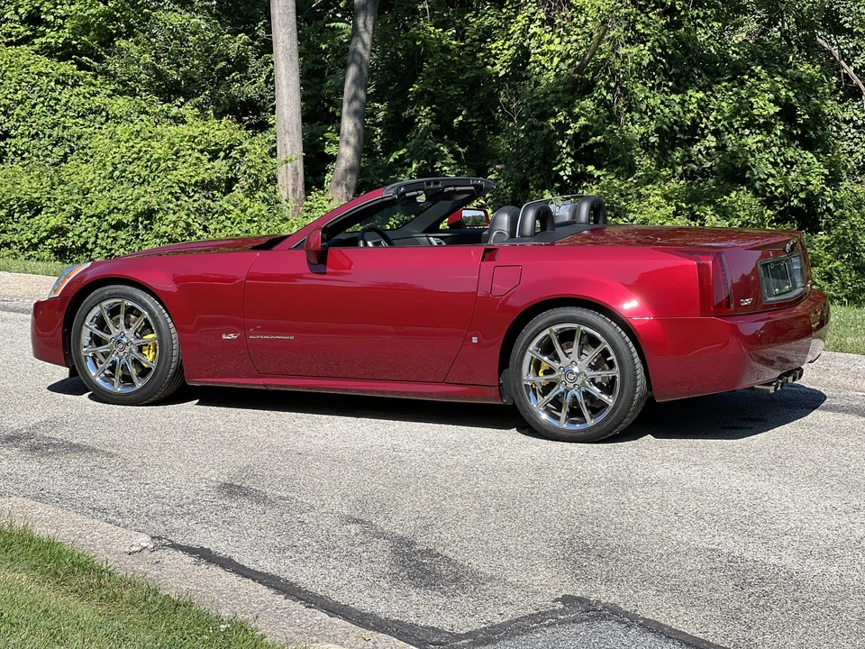 2006 Cadillac XLR-V - Image 24 of 31