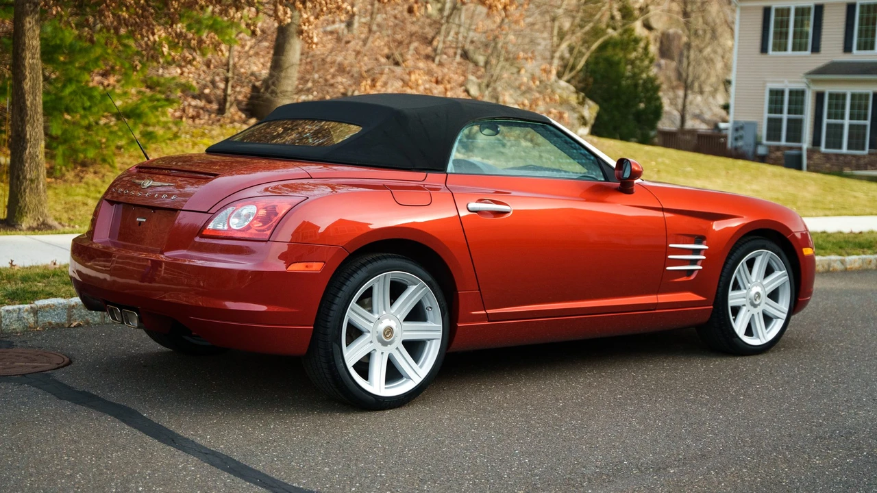2006 Chrysler Crossfire - Image 23 of 31
