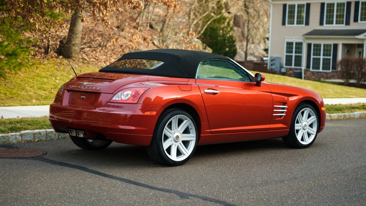2006 Chrysler Crossfire - Image 24 of 31