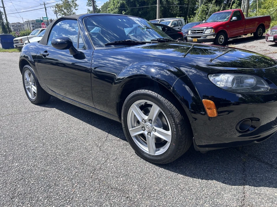 2006 Mazda NC MX-5 Miata - Image 5 of 31