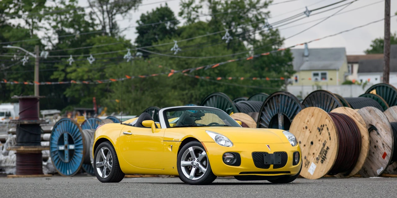 2007 Pontiac Solstice GXP - Image 2 of 31