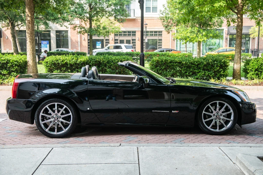 2008 Cadillac XLR-V - Image 13 of 31