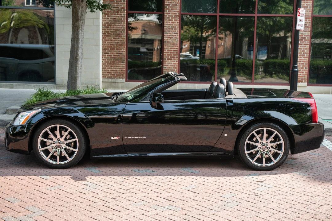 2008 Cadillac XLR-V - Image 17 of 31
