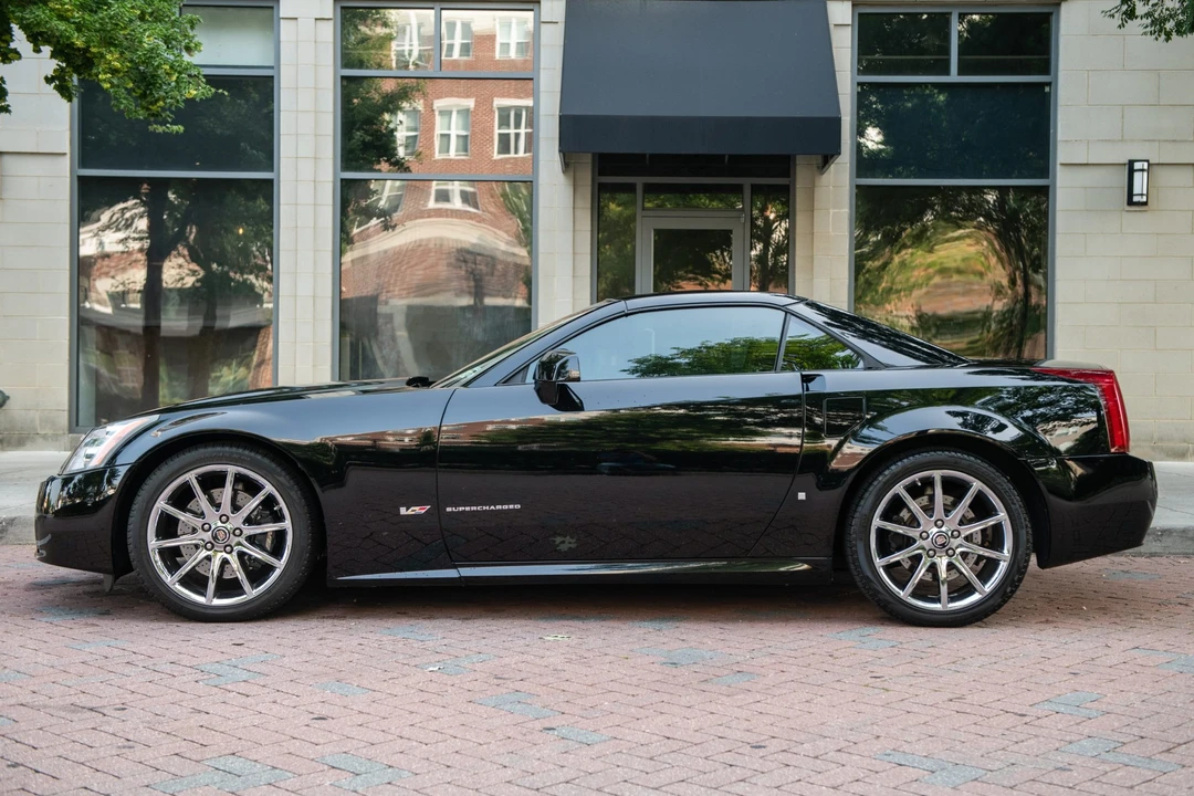 2008 Cadillac XLR-V - Image 9 of 31
