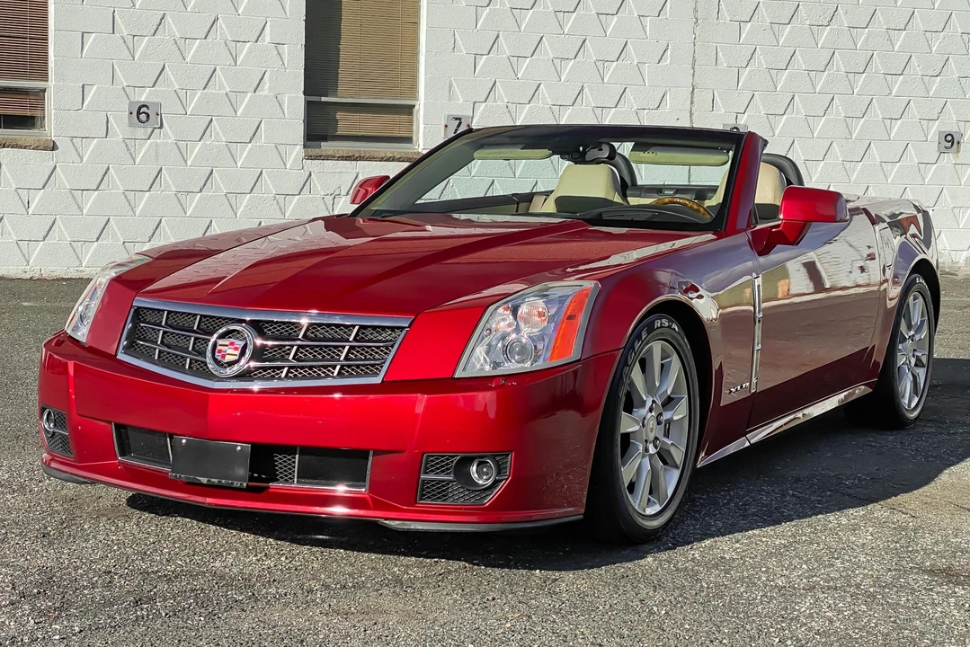 2009 Cadillac XLR - Image 2 of 31