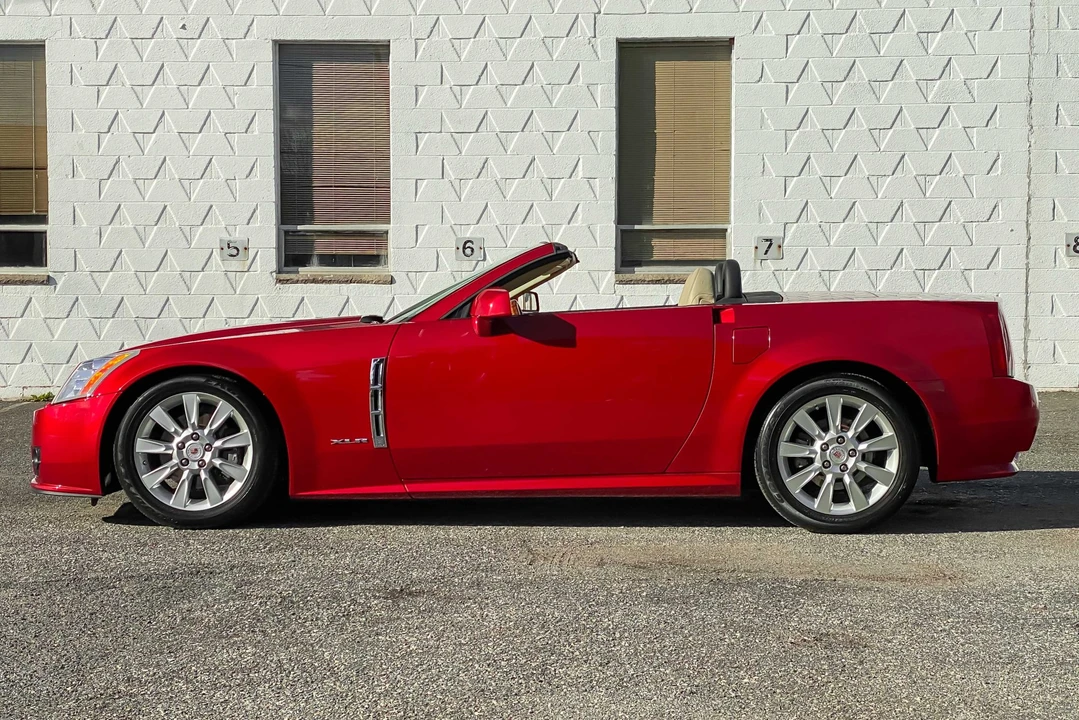 2009 Cadillac XLR - Image 5 of 31