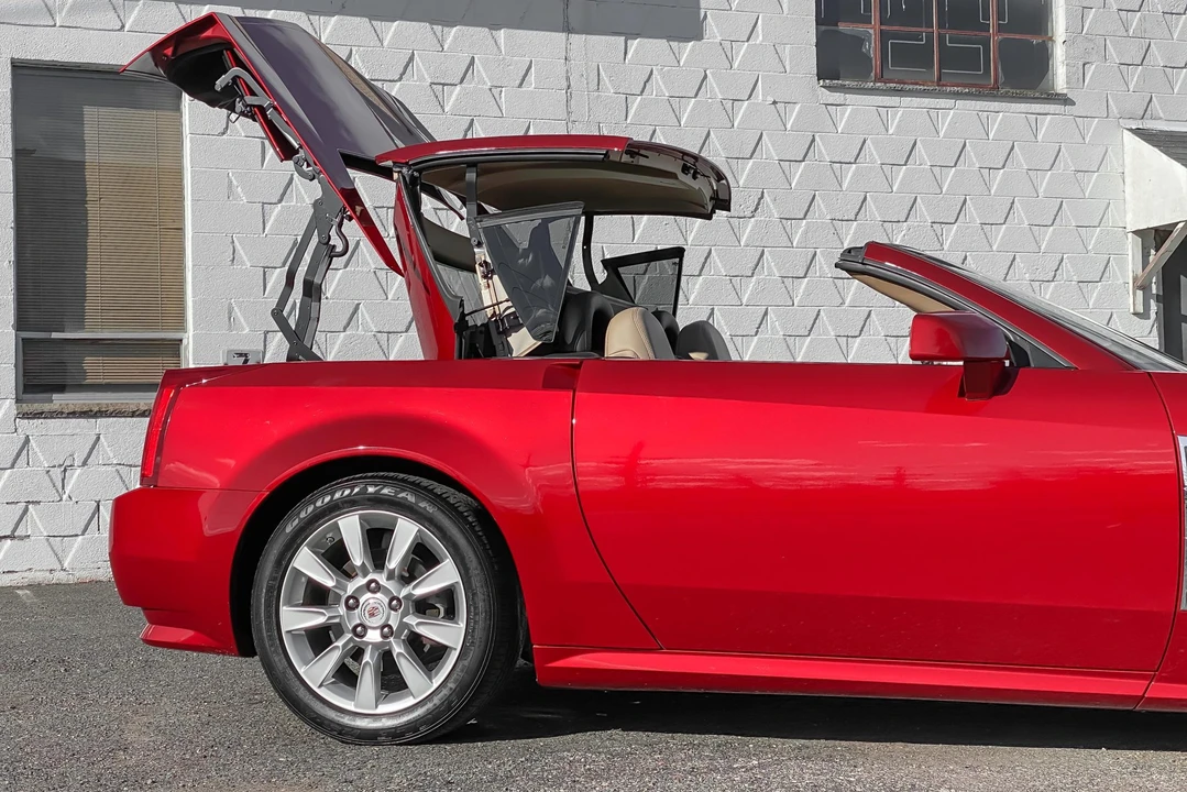 2009 Cadillac XLR - Image 24 of 31