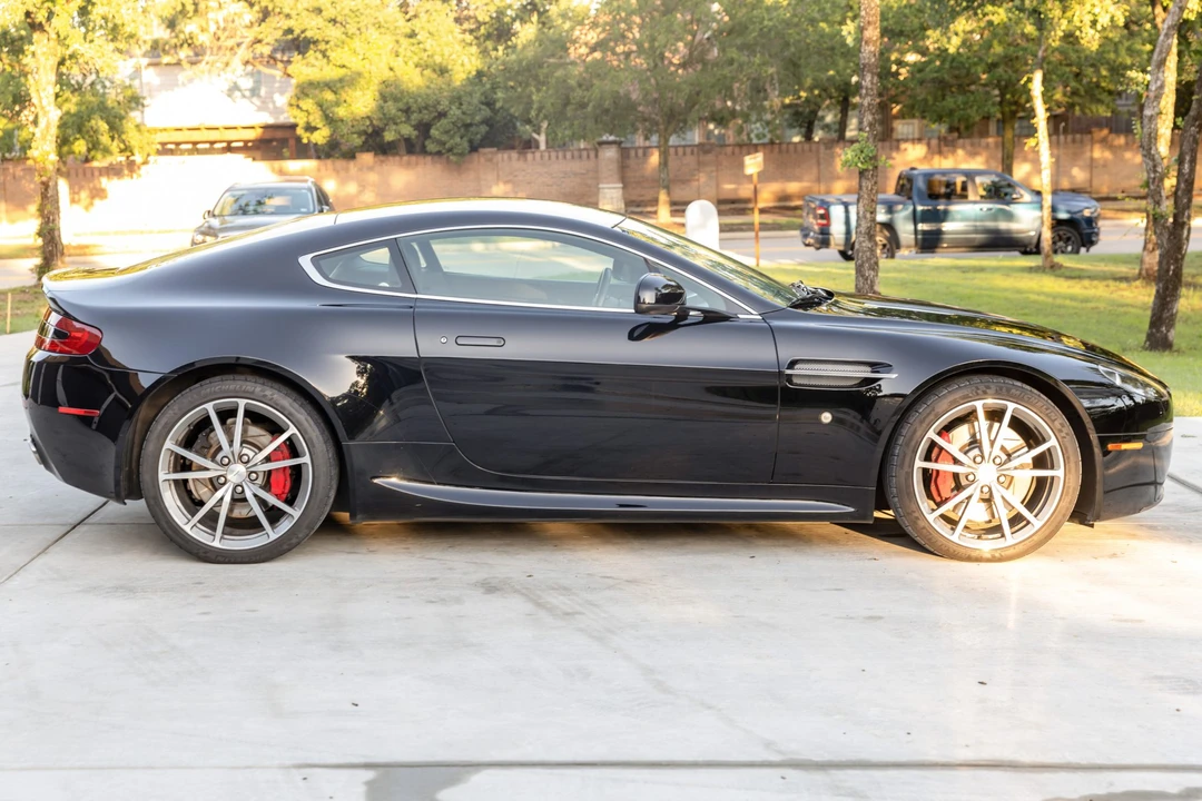 2010 Aston Martin V8 Vantage (2006-2017) - Image 6 of 31