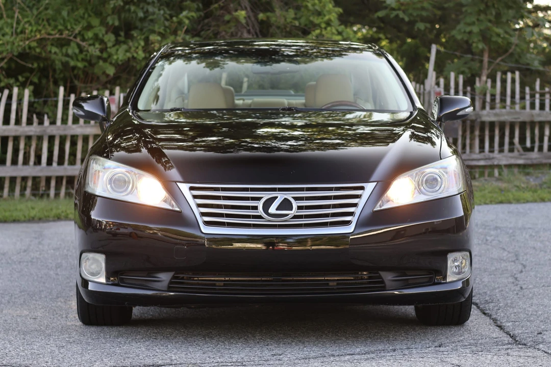 2010 Lexus ES 5th Gen - Image 21 of 31