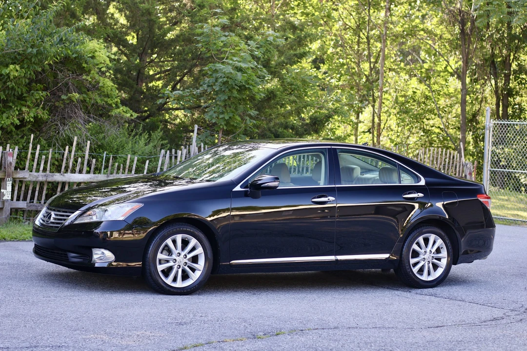 2010 Lexus ES 5th Gen - Image 17 of 31