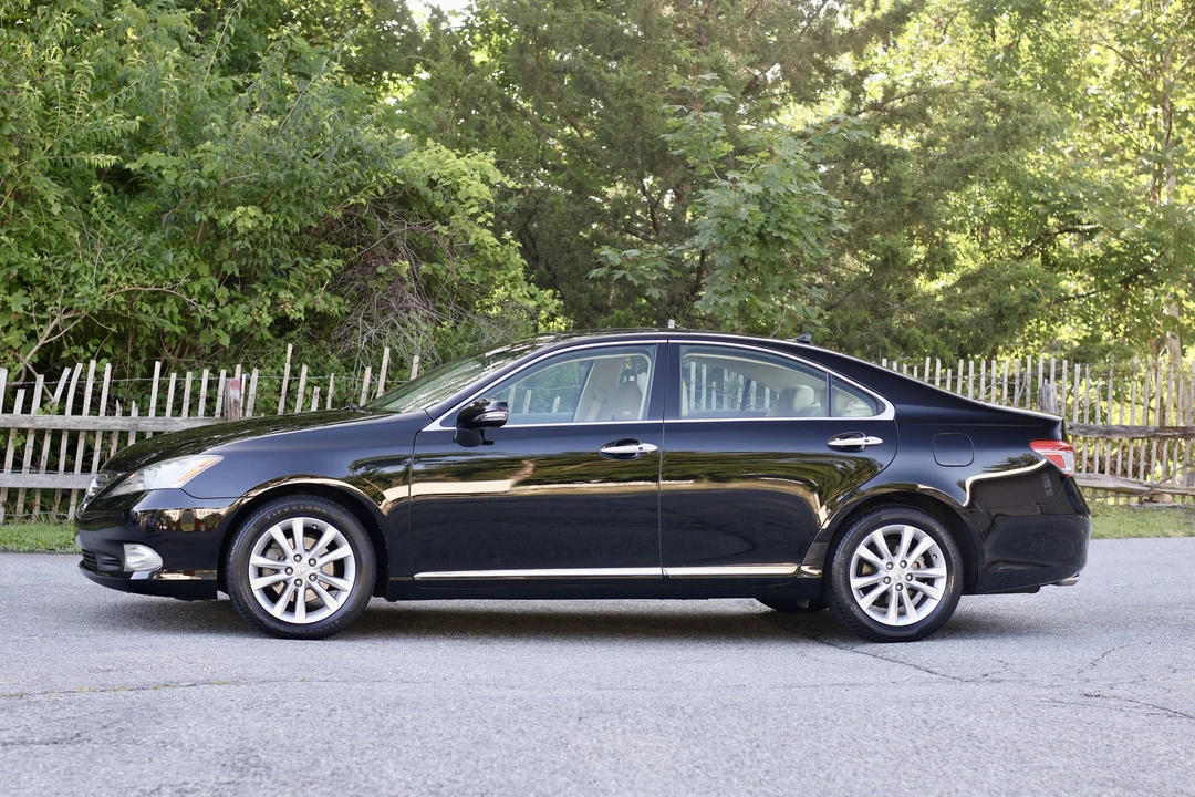 2010 Lexus ES 5th Gen - Image 16 of 31