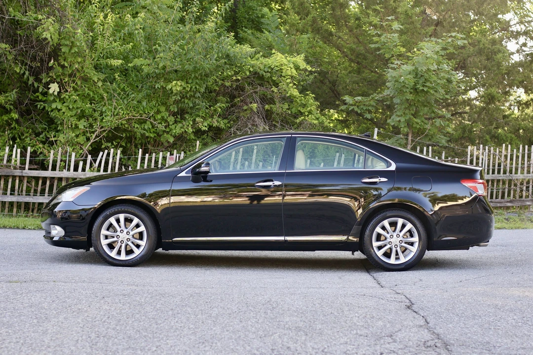 2010 Lexus ES 5th Gen - Image 15 of 31