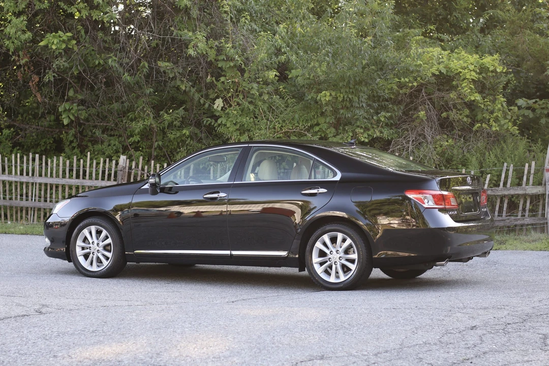 2010 Lexus ES 5th Gen - Image 14 of 31