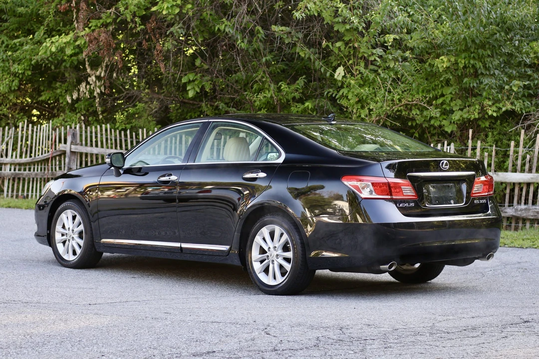 2010 Lexus ES 5th Gen - Image 13 of 31