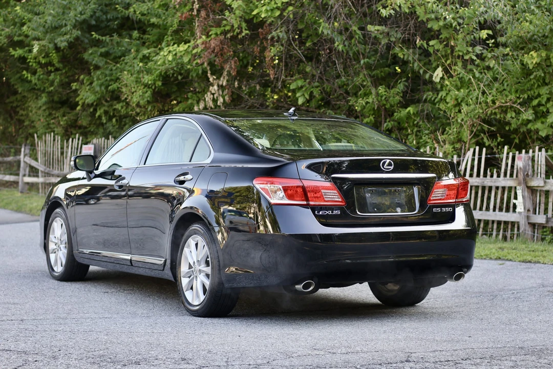 2010 Lexus ES 5th Gen - Image 12 of 31