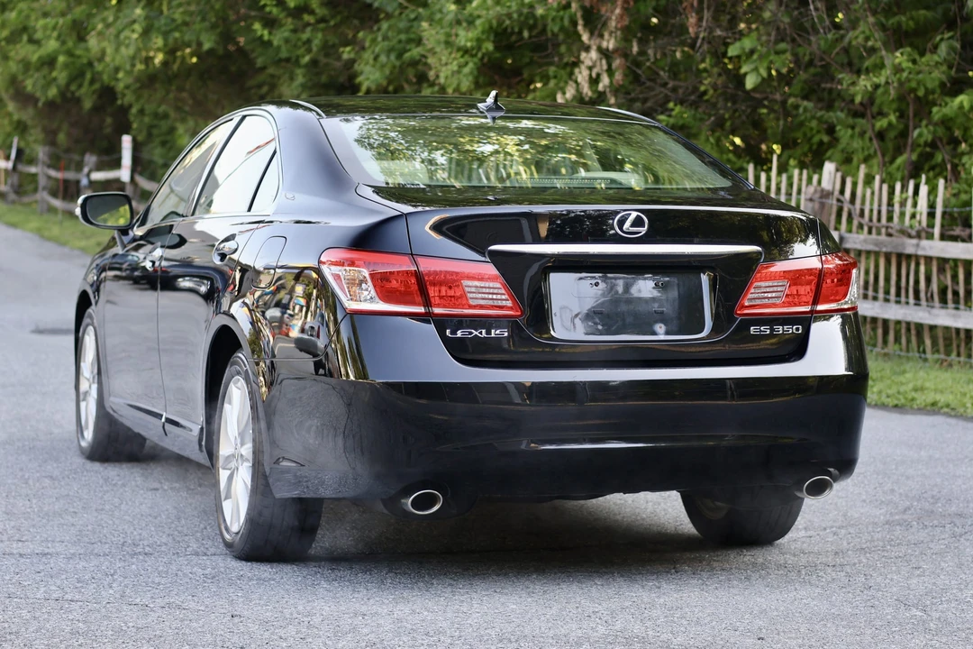 2010 Lexus ES 5th Gen - Image 11 of 31