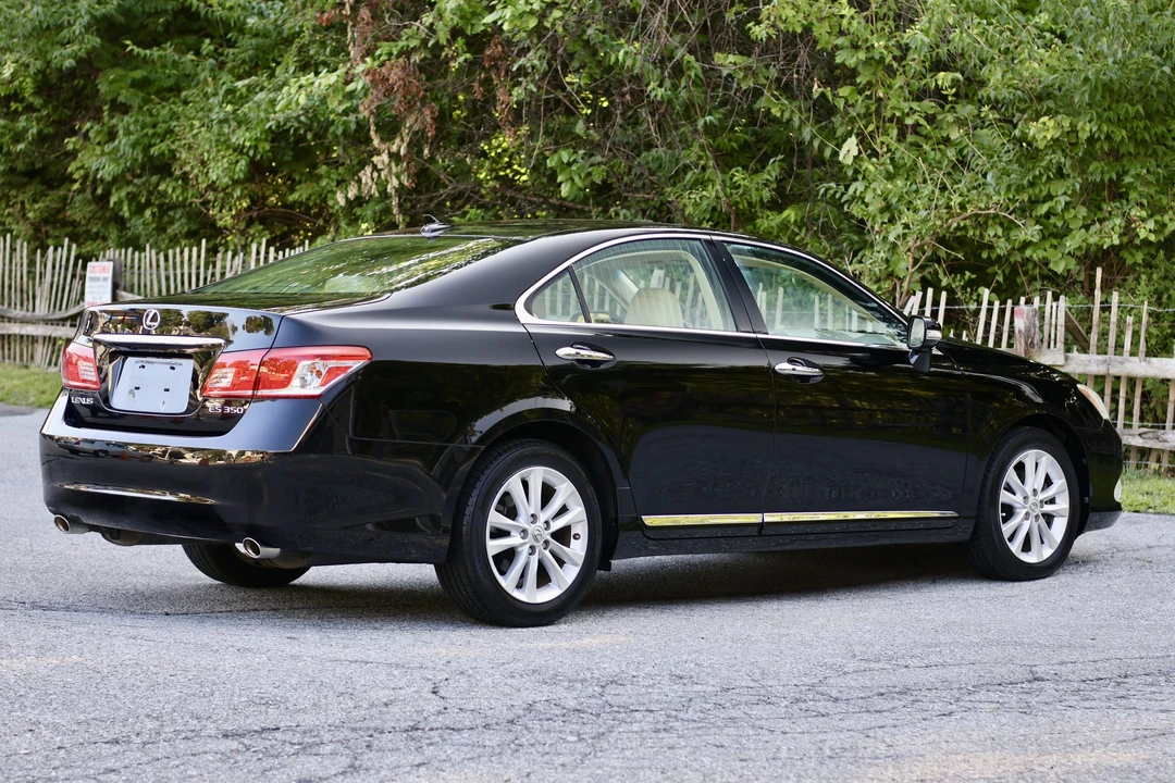 2010 Lexus ES 5th Gen - Image 8 of 31