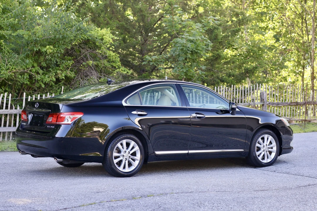 2010 Lexus ES 5th Gen - Image 7 of 31