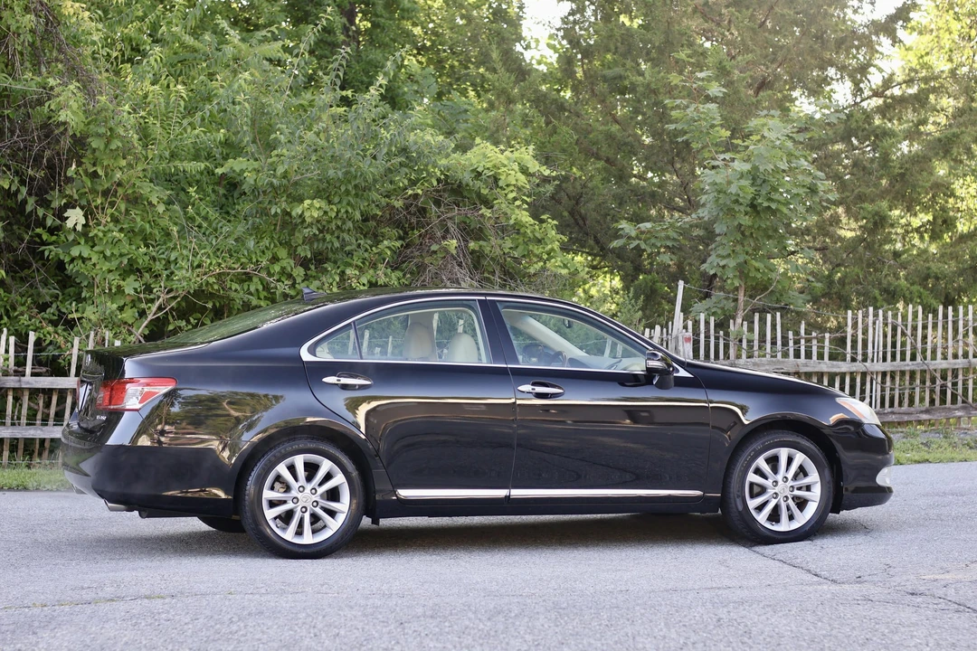 2010 Lexus ES 5th Gen - Image 6 of 31