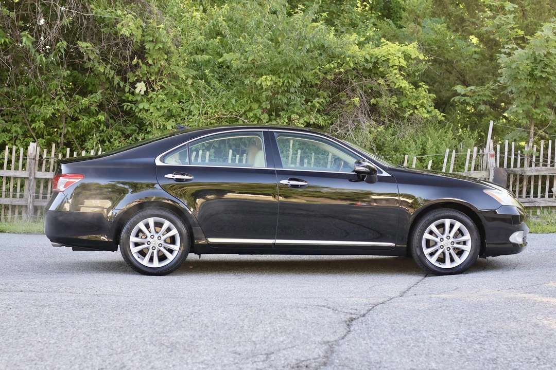 2010 Lexus ES 5th Gen - Image 5 of 31