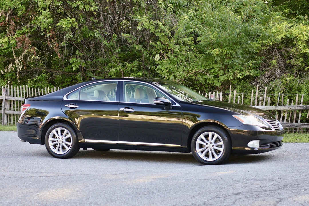 2010 Lexus ES 5th Gen - Image 4 of 31