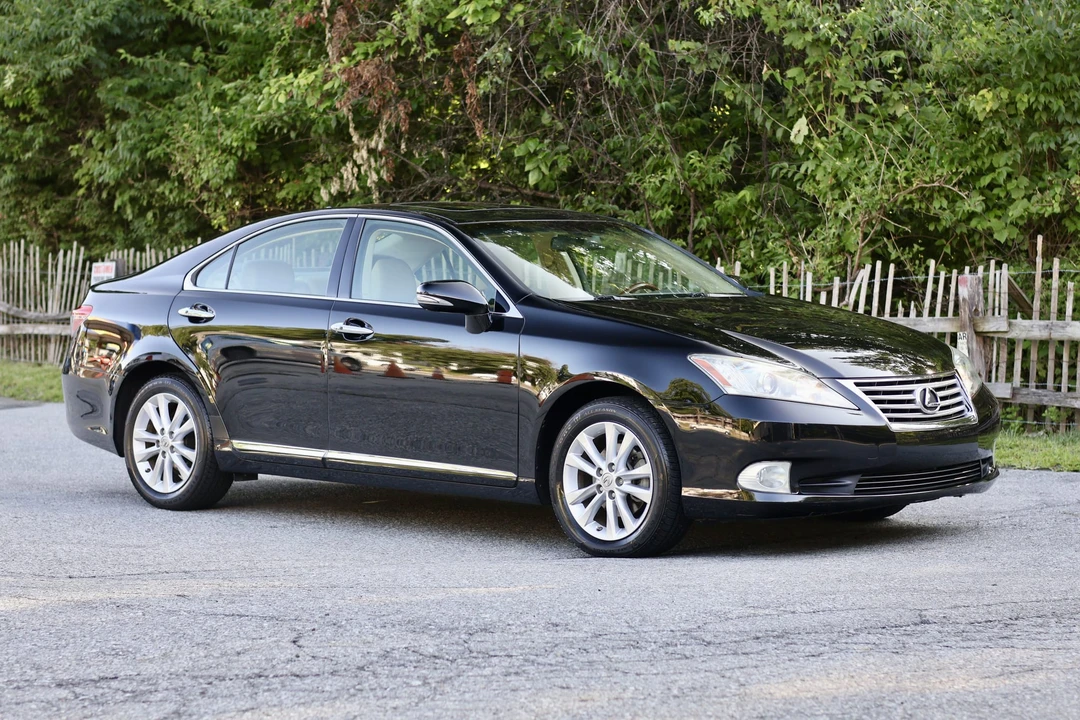 2010 Lexus ES 5th Gen - Image 3 of 31