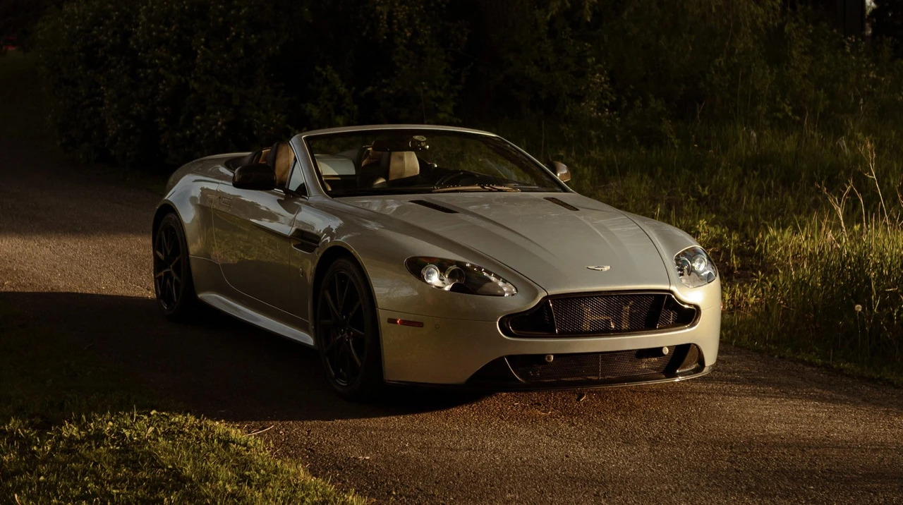 2011 Aston Martin V8 Vantage (2006-2017) - Image 13 of 31