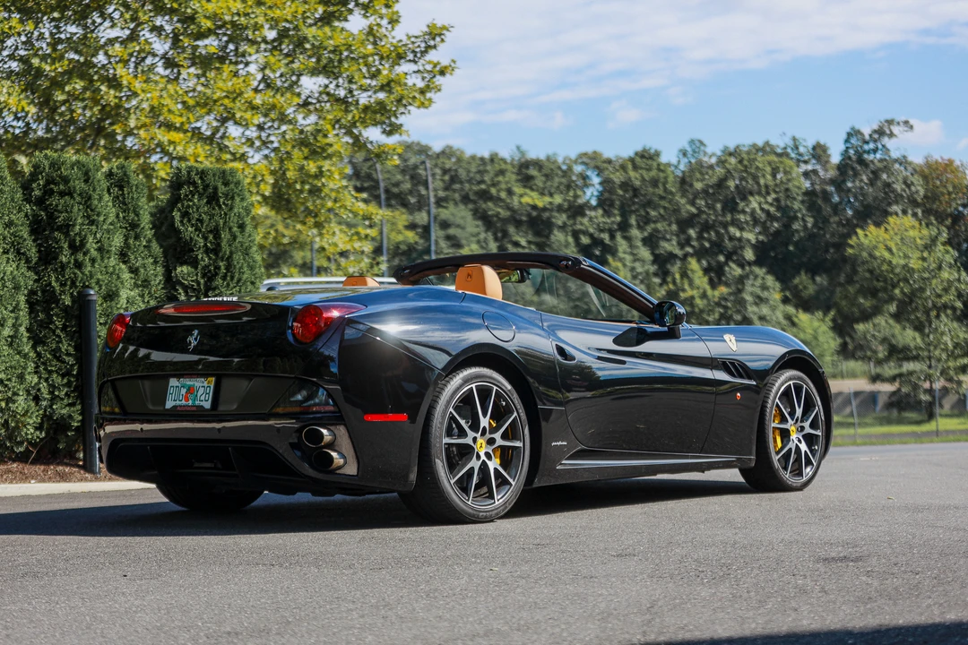 2011 Ferrari California - Image 25 of 31