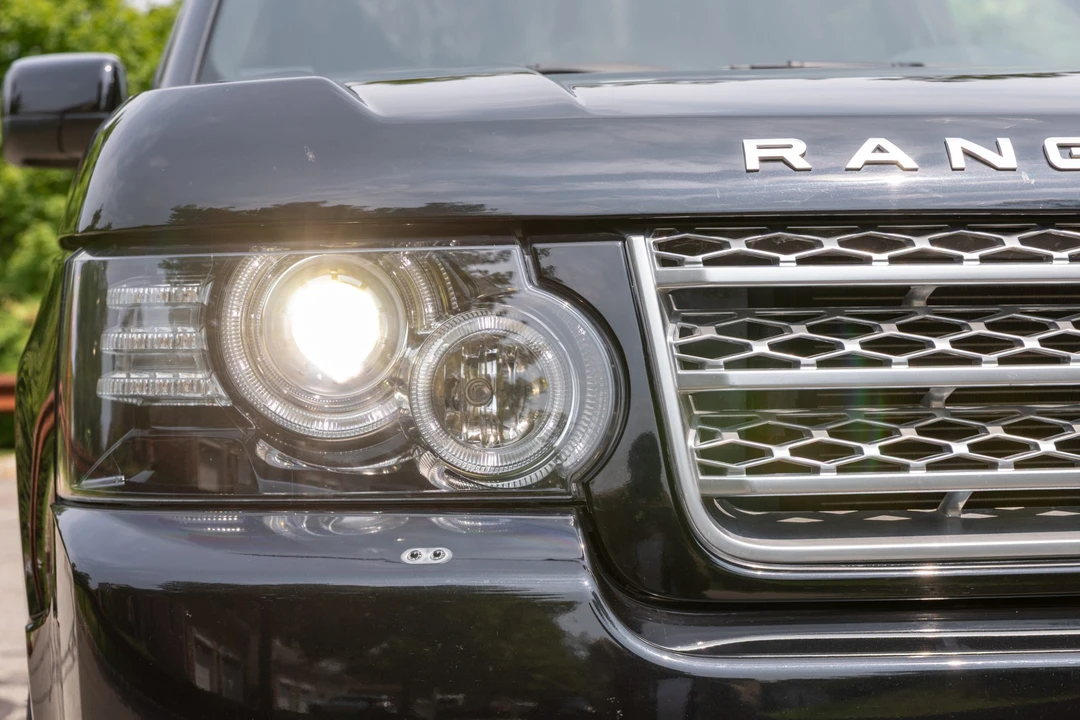 2012 Land Rover Range Rover L322 - Image 10 of 31