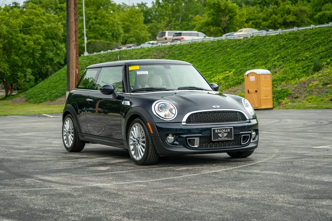 2012 Mini Coupe & Roadster - Image 9 of 31