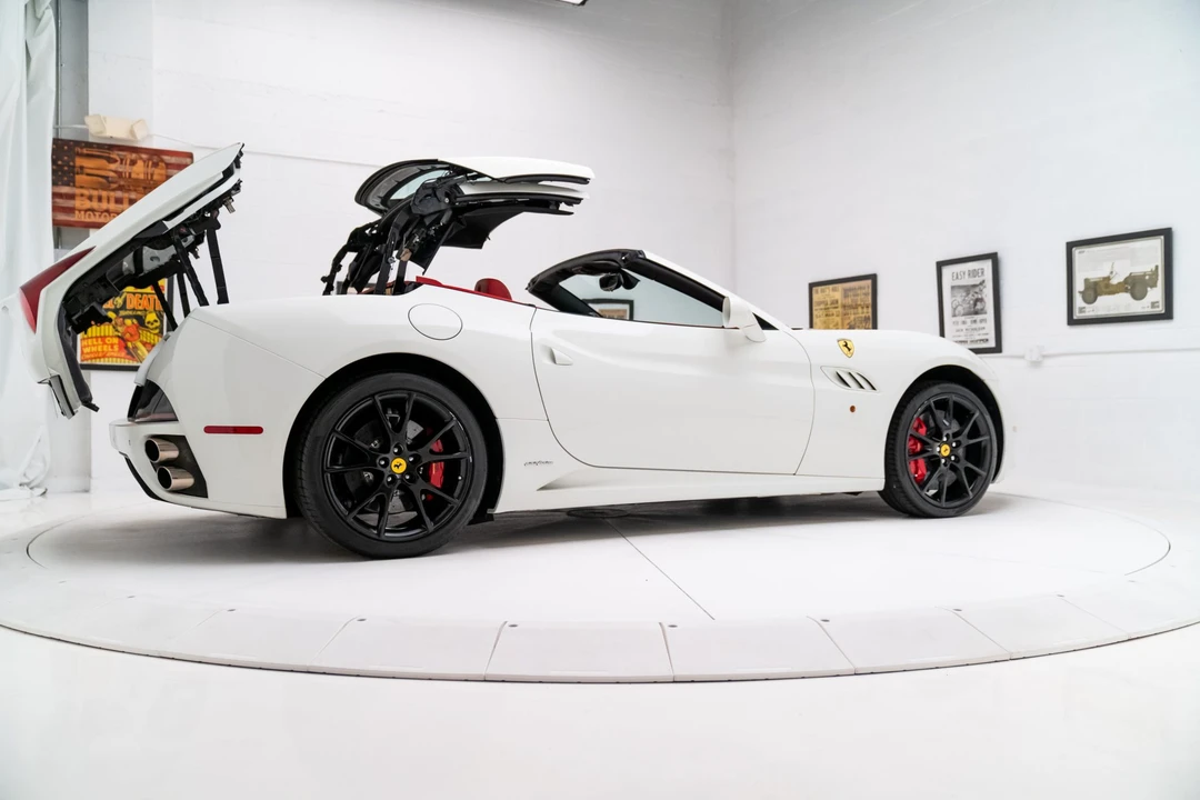 2013 Ferrari California - Image 17 of 31