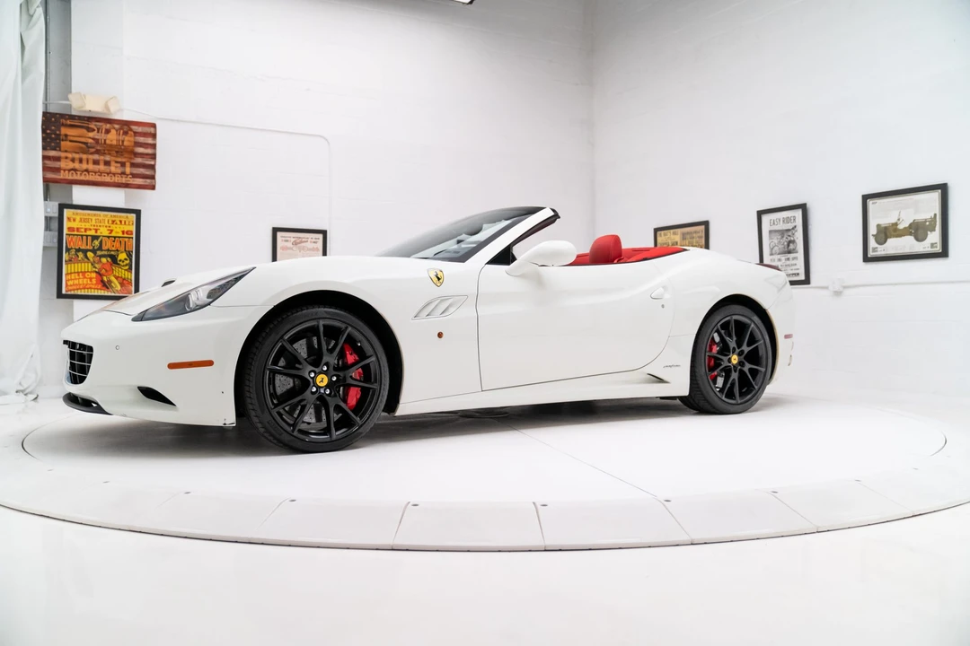 2013 Ferrari California - Image 2 of 31