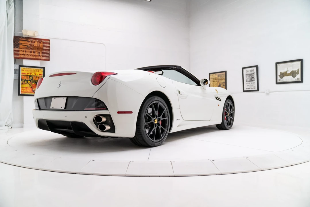 2013 Ferrari California - Image 8 of 31