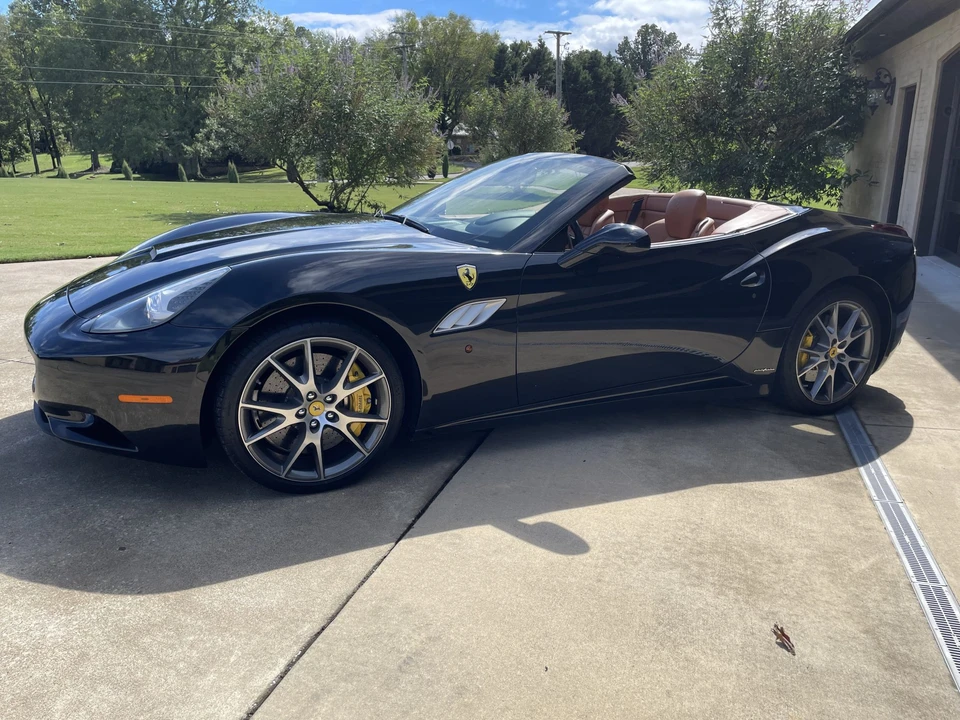 2013 Ferrari California - Image 2 of 31