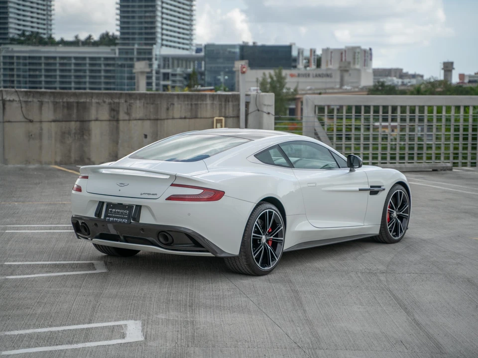 2014 Aston Martin Vanquish 2nd Gen - Image 26 of 31