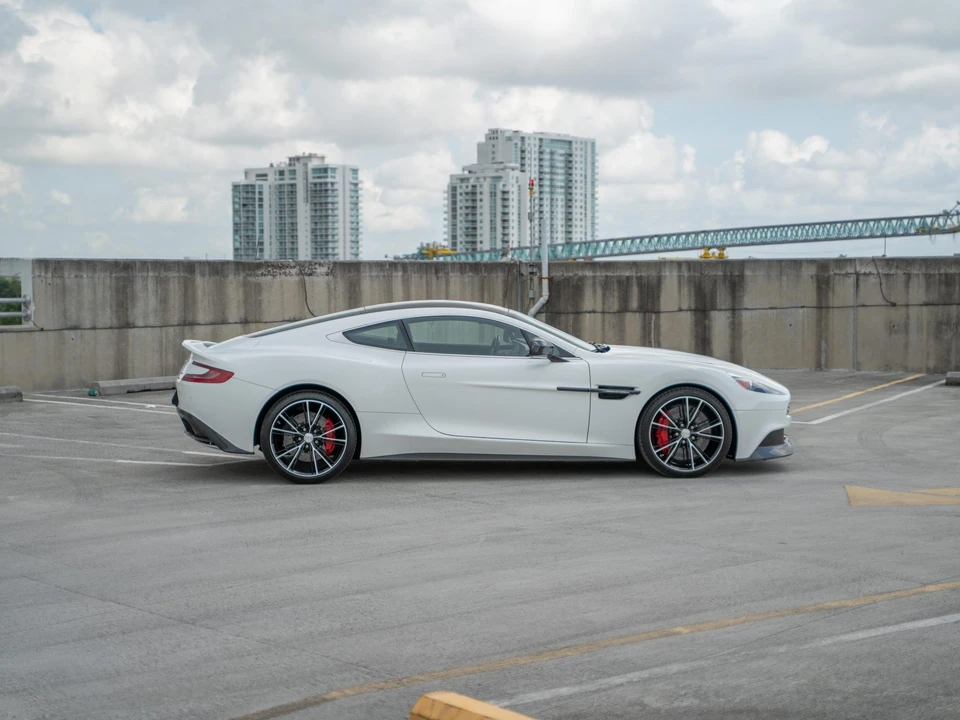 2014 Aston Martin Vanquish 2nd Gen - Image 21 of 31