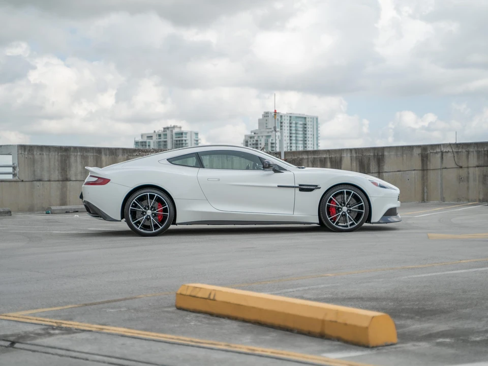 2014 Aston Martin Vanquish 2nd Gen - Image 17 of 31