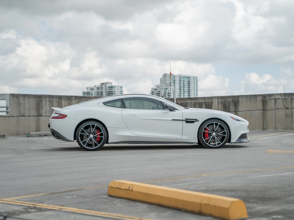 2014 Aston Martin Vanquish 2nd Gen - Image 18 of 31