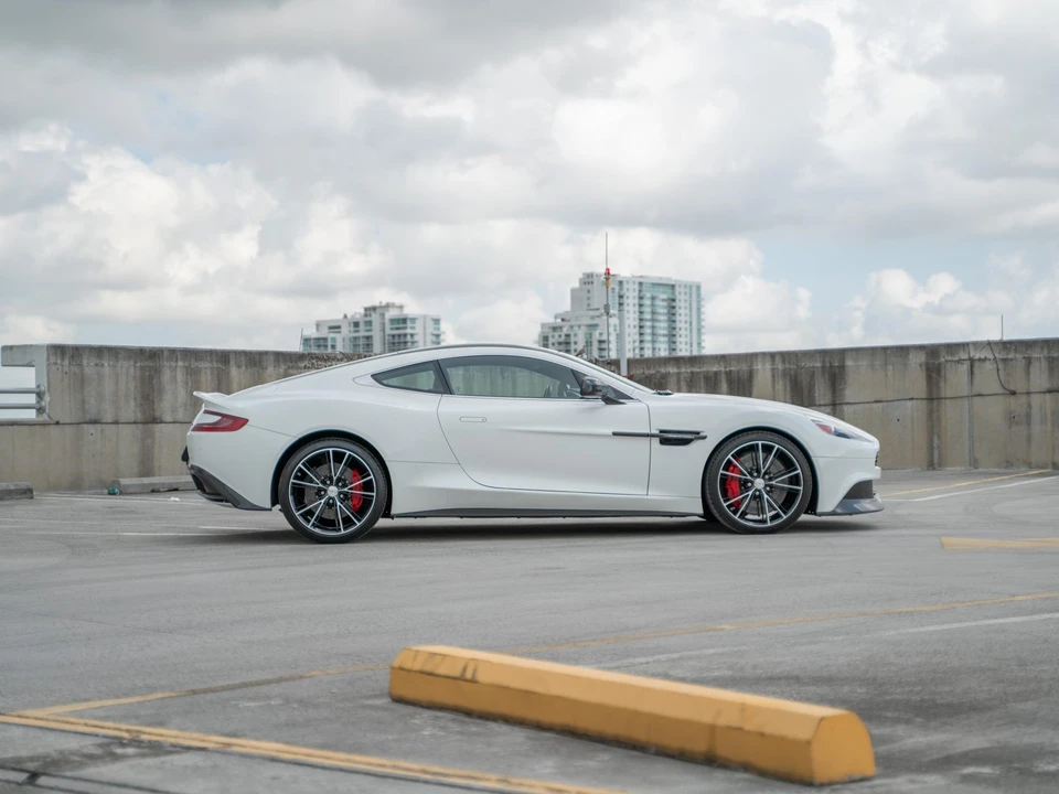 2014 Aston Martin Vanquish 2nd Gen - Image 19 of 31