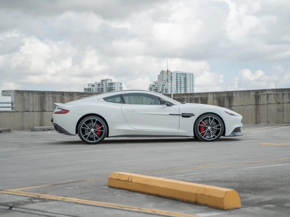 2014 Aston Martin Vanquish 2nd Gen - Image 20 of 31
