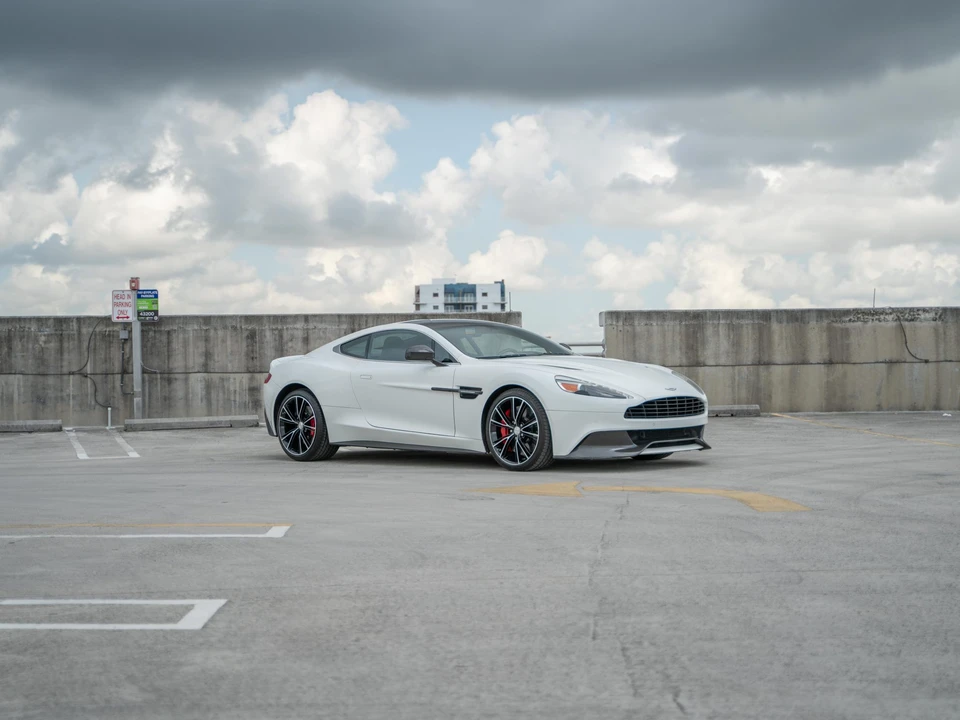 2014 Aston Martin Vanquish 2nd Gen - Image 11 of 31