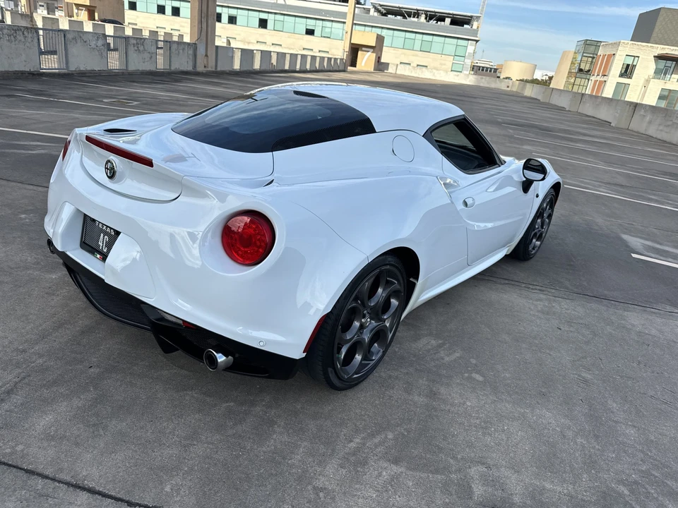 2015 Alfa Romeo 4C Coupe - Image 23 of 31
