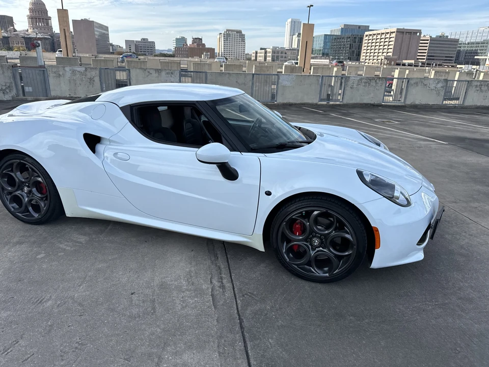 2015 Alfa Romeo 4C Coupe - Image 9 of 31