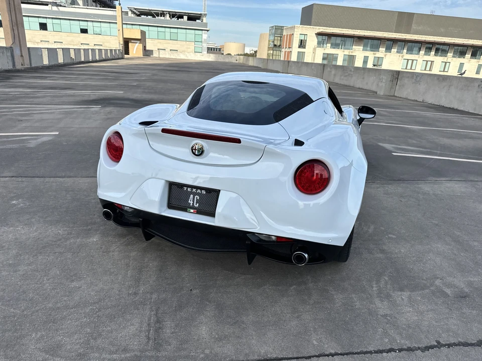 2015 Alfa Romeo 4C Coupe - Image 28 of 31
