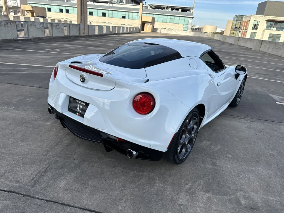 2015 Alfa Romeo 4C Coupe - Image 24 of 31