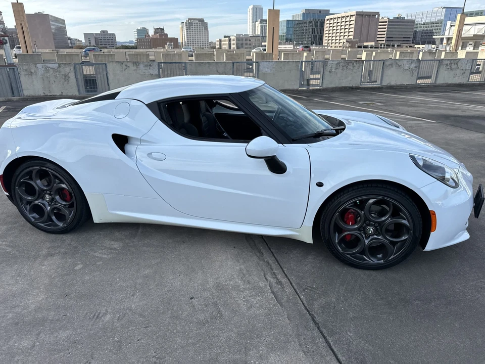 2015 Alfa Romeo 4C Coupe - Image 10 of 31