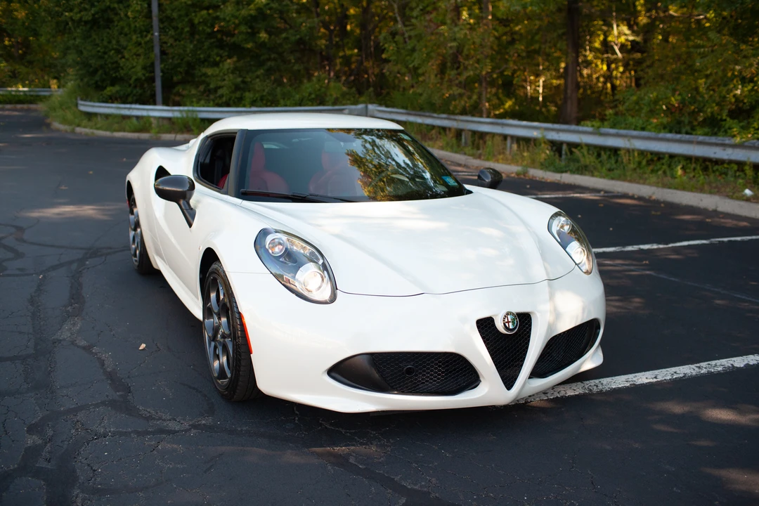 2015 Alfa Romeo 4C Coupe - Image 28 of 31
