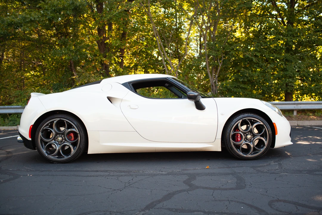 2015 Alfa Romeo 4C Coupe - Image 24 of 31