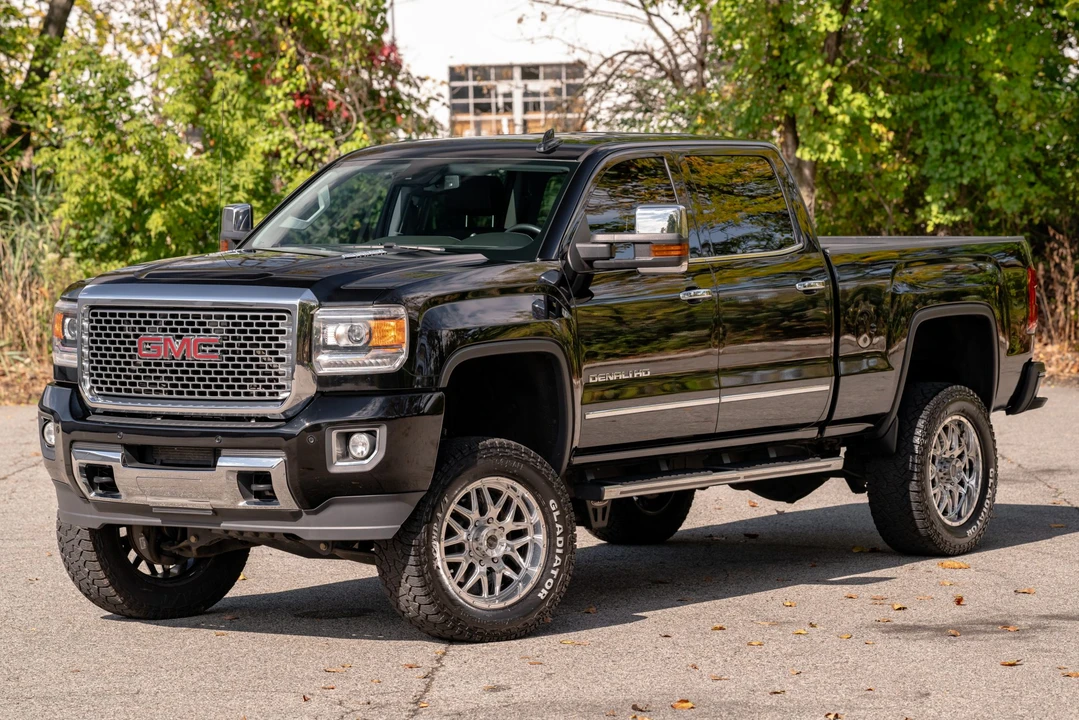 2015 GMC Sierra Heavy Duty 4th Gen - Image 2 of 31