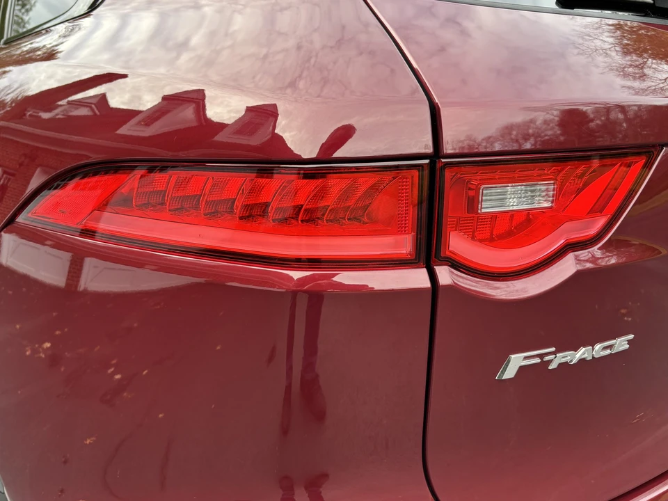 2017 Jaguar F-Pace - Image 26 of 31